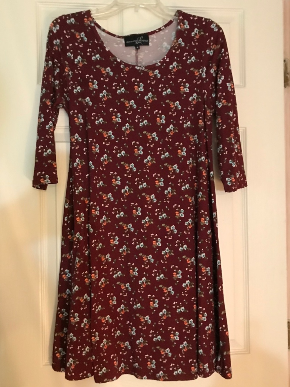 Medium stretch knit A-line dress  red wine floral
